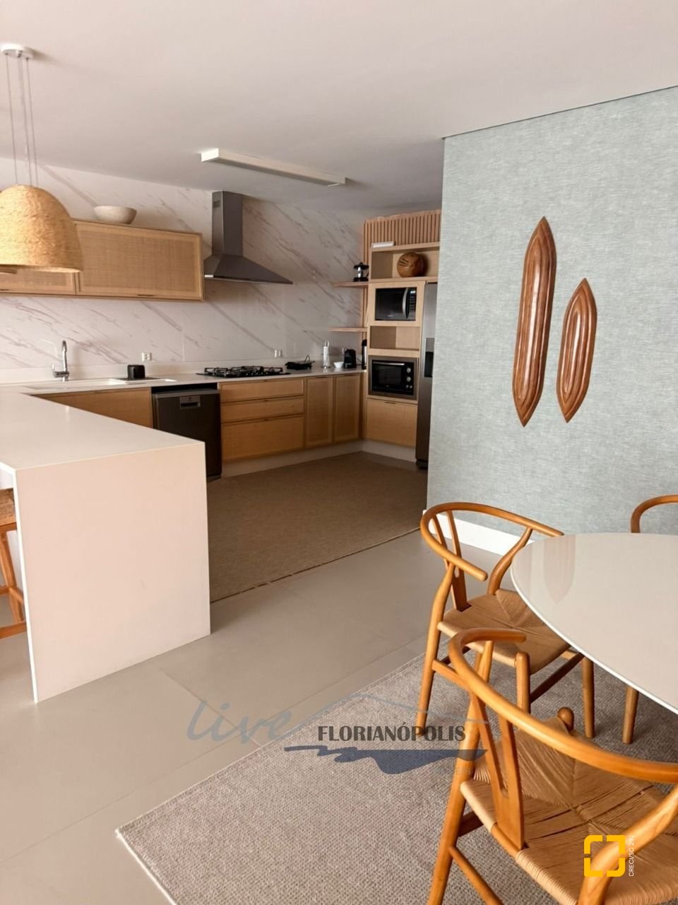 Apartamento com 194m², 3 quartos (sendo 3 suítes), 2 garagens, no bairro Jurerê Internacional em Florianópolis