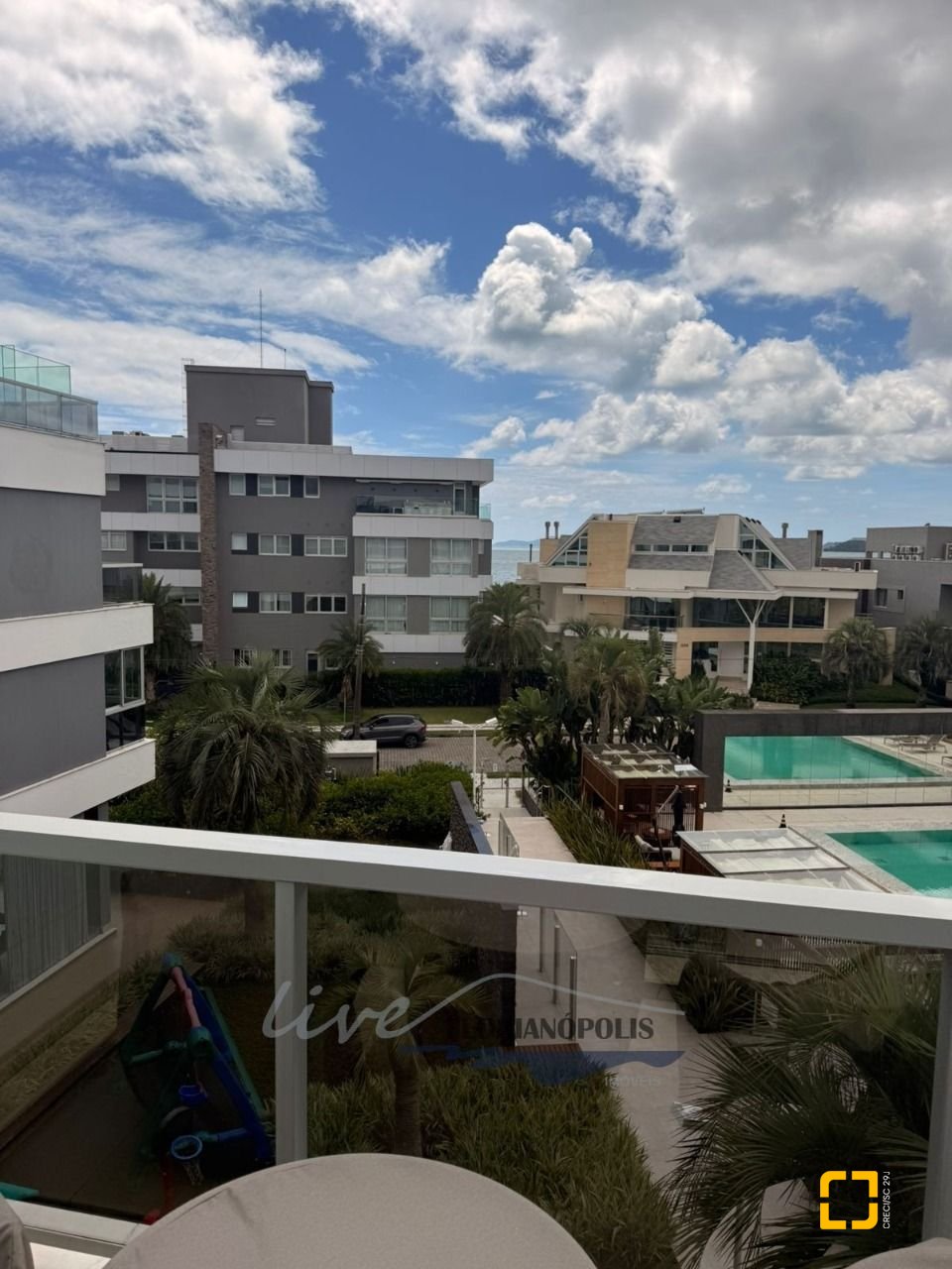 Apartamento com 194m², 3 quartos (sendo 3 suítes), 2 garagens, no bairro Jurerê Internacional em Florianópolis