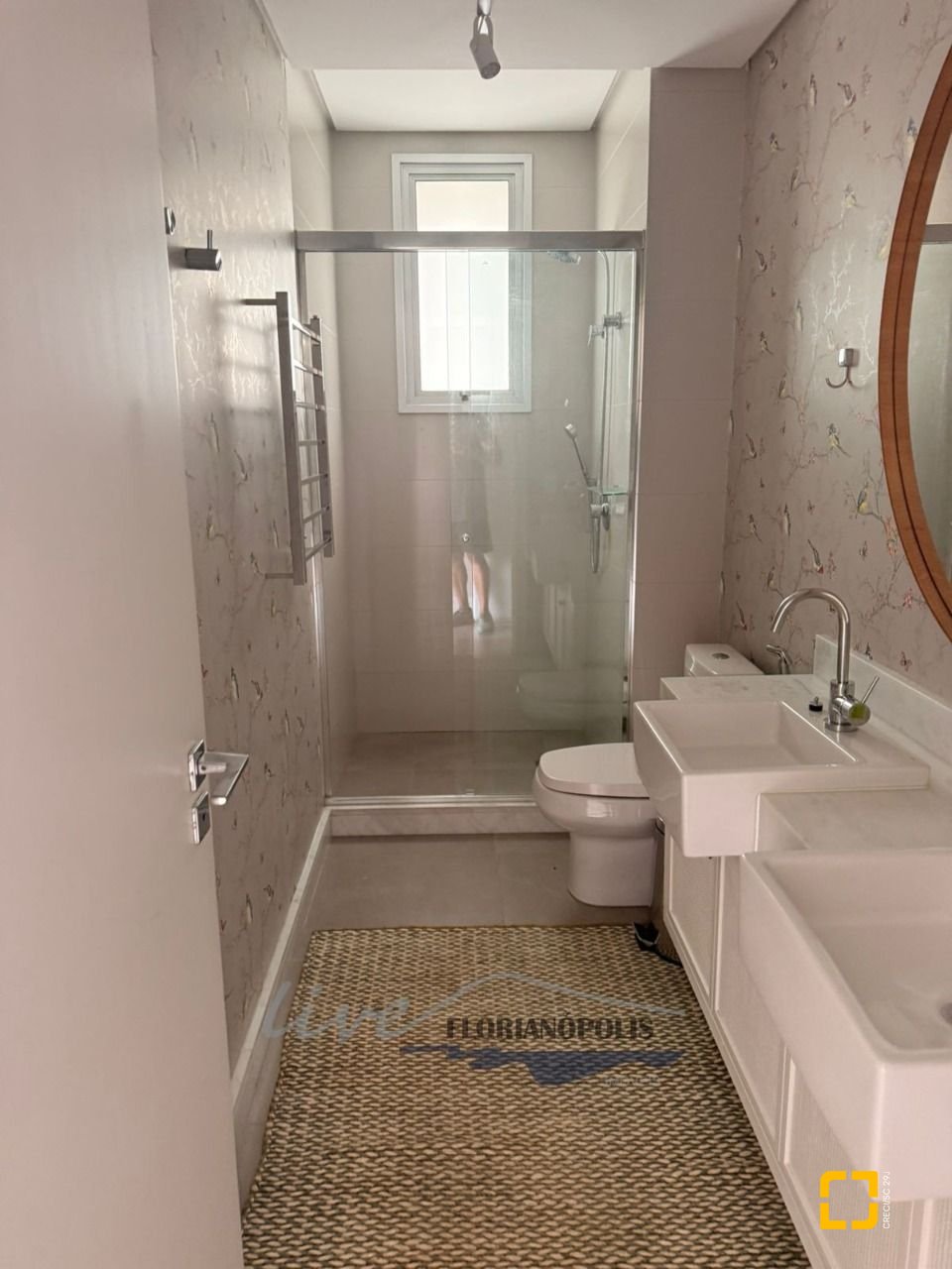 Apartamento com 194m², 3 quartos (sendo 3 suítes), 2 garagens, no bairro Jurerê Internacional em Florianópolis