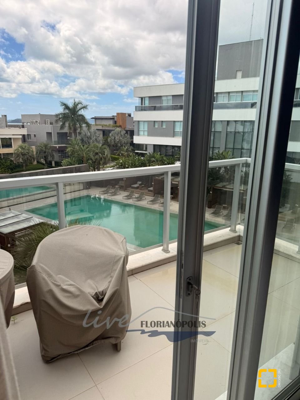Apartamento com 194m², 3 quartos (sendo 3 suítes), 2 garagens, no bairro Jurerê Internacional em Florianópolis