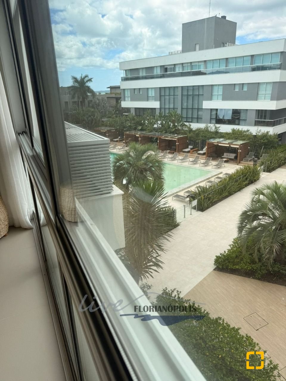 Apartamento com 194m², 3 quartos (sendo 3 suítes), 2 garagens, no bairro Jurerê Internacional em Florianópolis