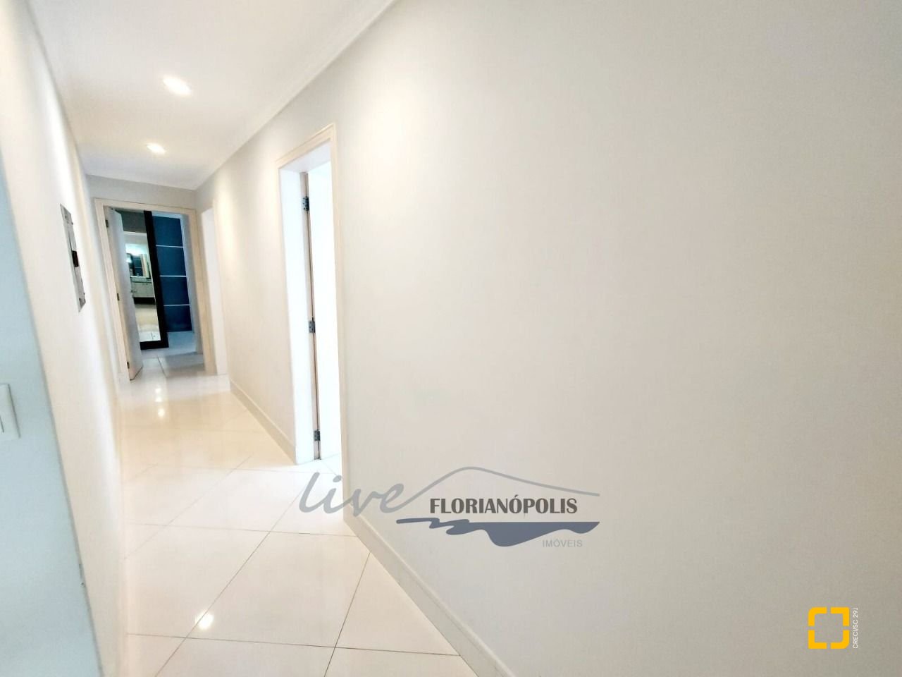 Apartamento com 100m², 4 quartos (sendo 1 suíte), 2 garagens, no bairro Jurerê em Florianópolis
