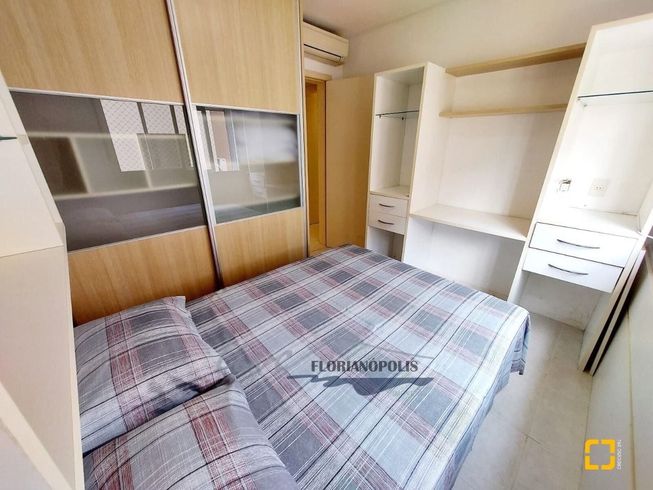 Apartamento com 100m², 4 quartos (sendo 1 suíte), 2 garagens, no bairro Jurerê em Florianópolis