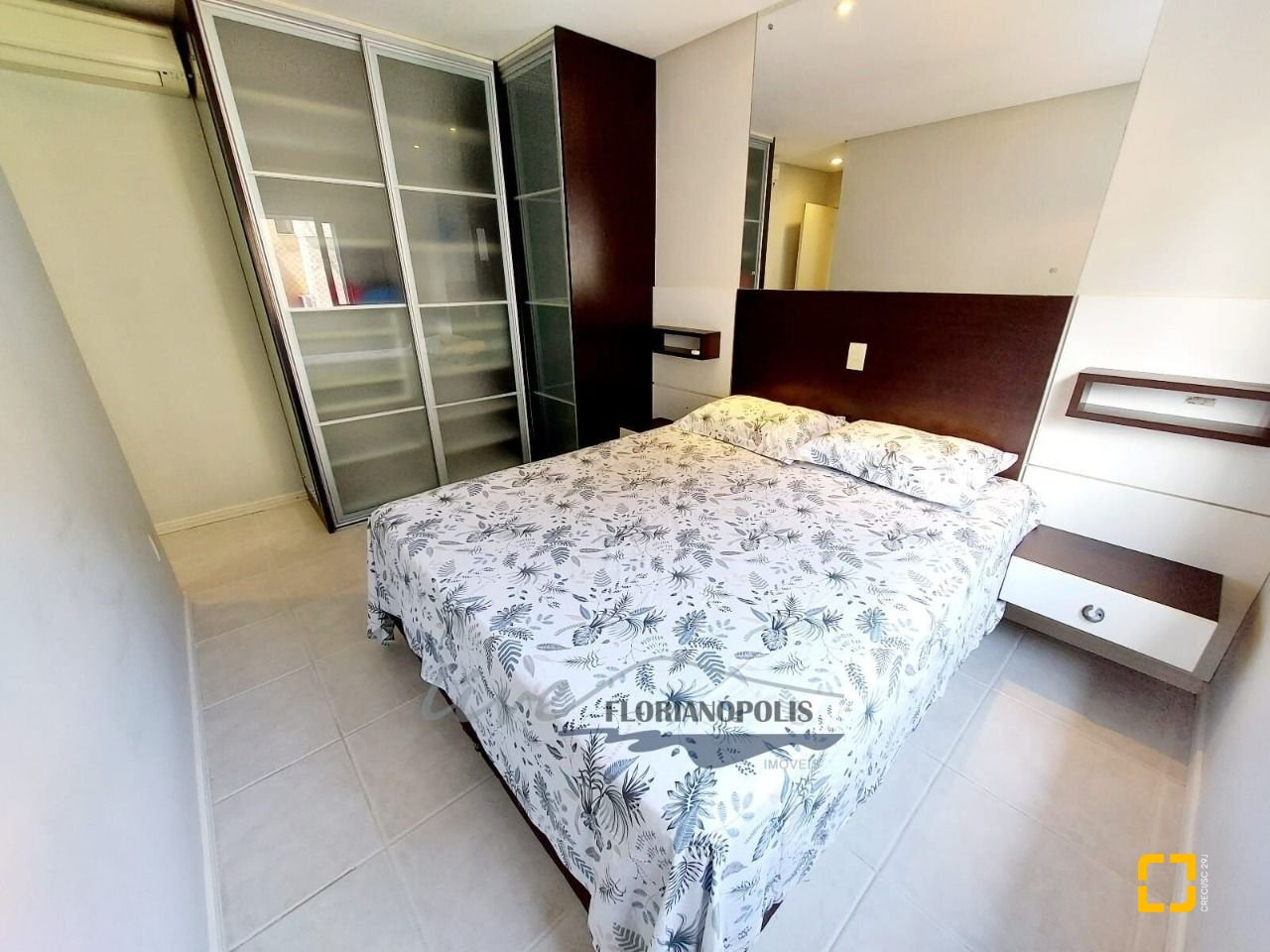 Apartamento com 100m², 4 quartos (sendo 1 suíte), 2 garagens, no bairro Jurerê em Florianópolis