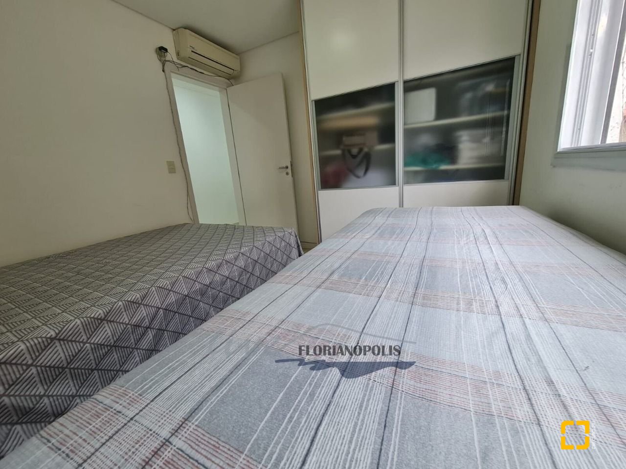Apartamento com 100m², 4 quartos (sendo 1 suíte), 2 garagens, no bairro Jurerê em Florianópolis