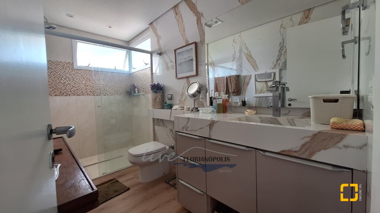 Apartamento com 105m², 3 quartos (sendo 1 suíte), 2 garagens, no bairro Jurerê Internacional em Florianópolis
