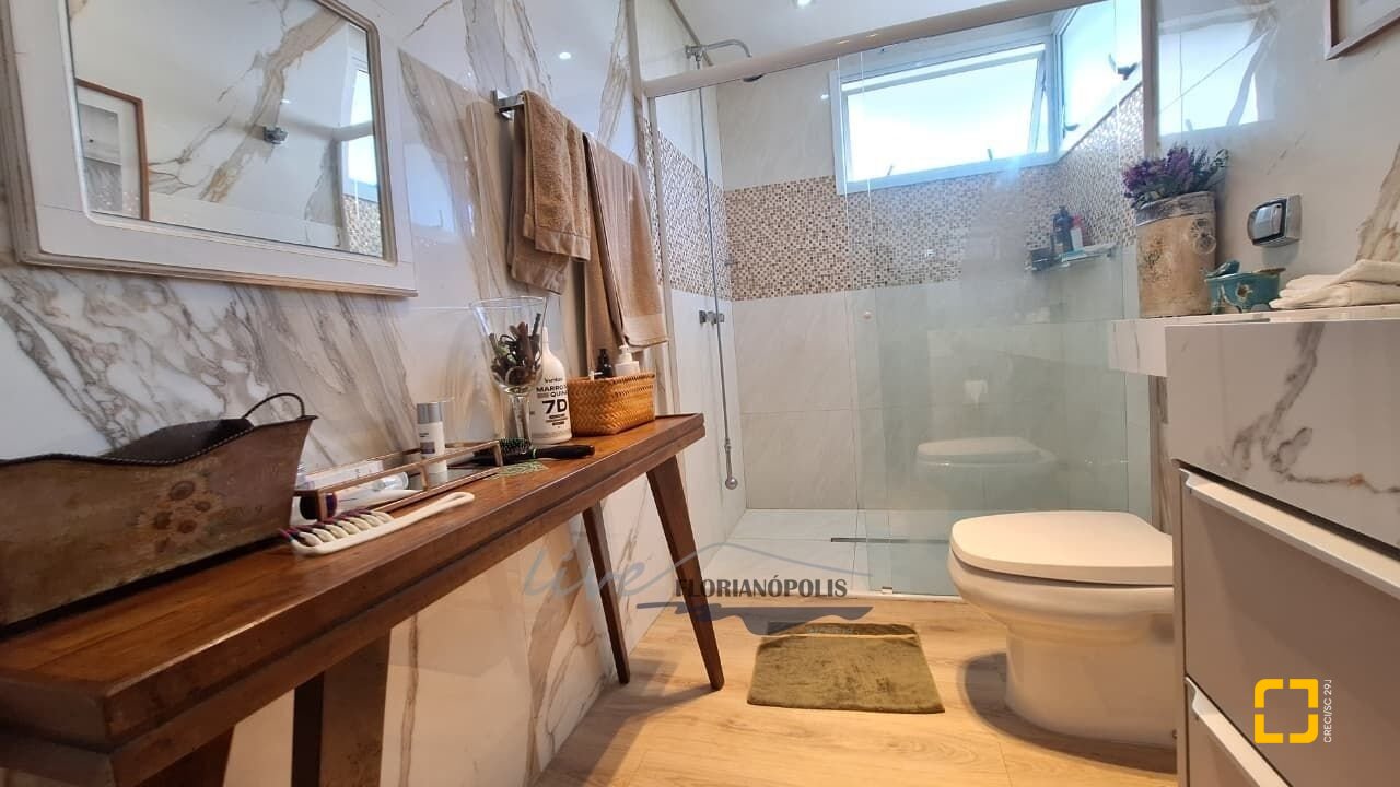 Apartamento com 105m², 3 quartos (sendo 1 suíte), 2 garagens, no bairro Jurerê Internacional em Florianópolis