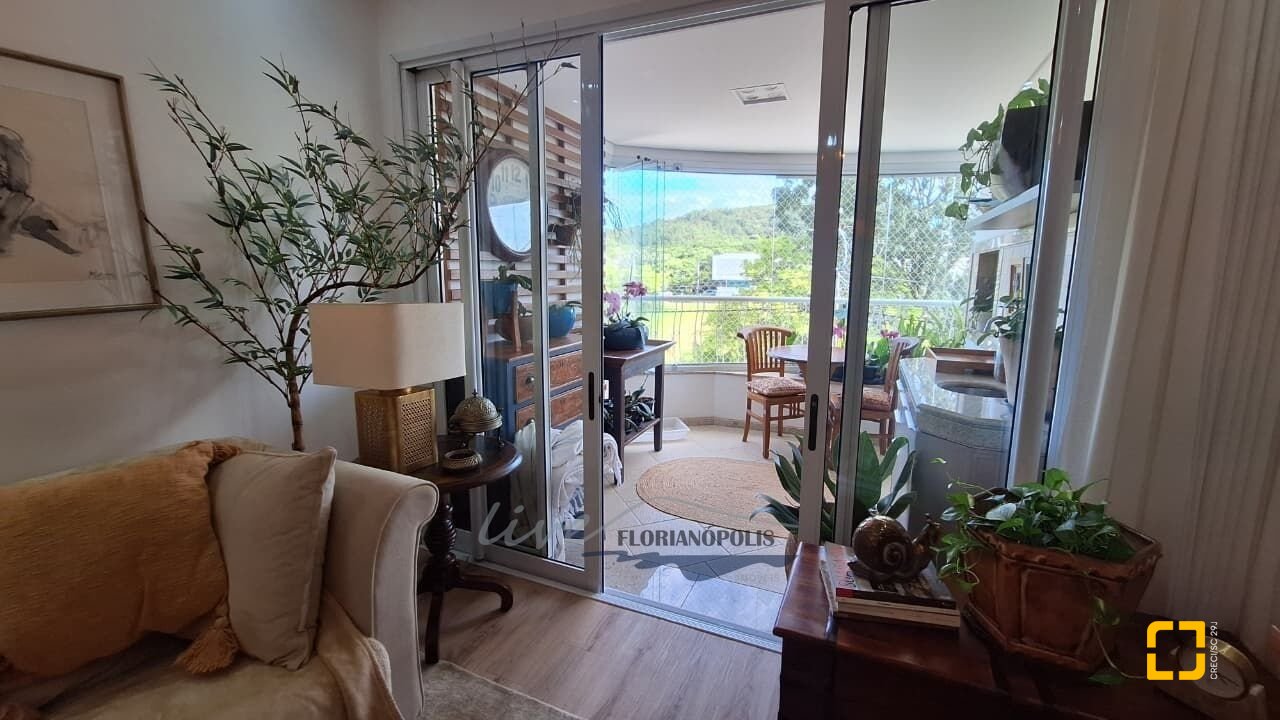 Apartamento com 105m², 3 quartos (sendo 1 suíte), 2 garagens, no bairro Jurerê Internacional em Florianópolis