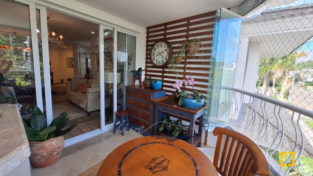 Apartamento com 105m², 3 quartos (sendo 1 suíte), 2 garagens, no bairro Jurerê Internacional em Florianópolis
