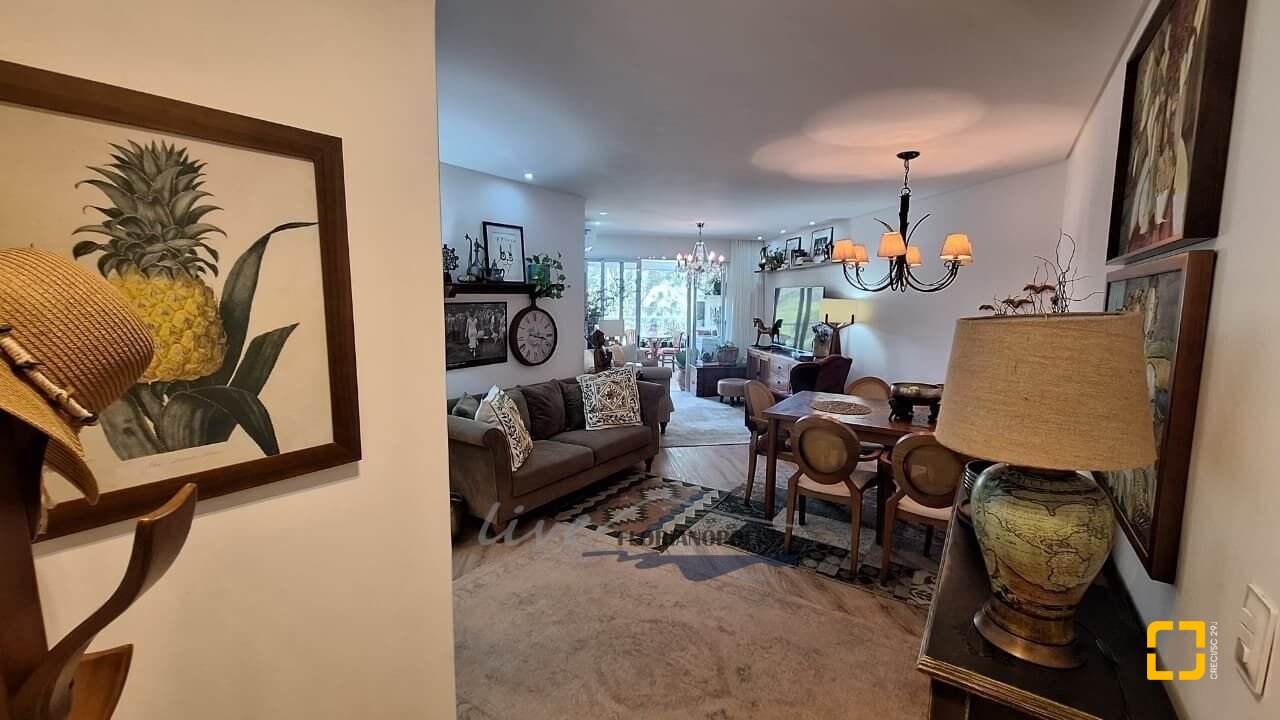Apartamento com 105m², 3 quartos (sendo 1 suíte), 2 garagens, no bairro Jurerê Internacional em Florianópolis