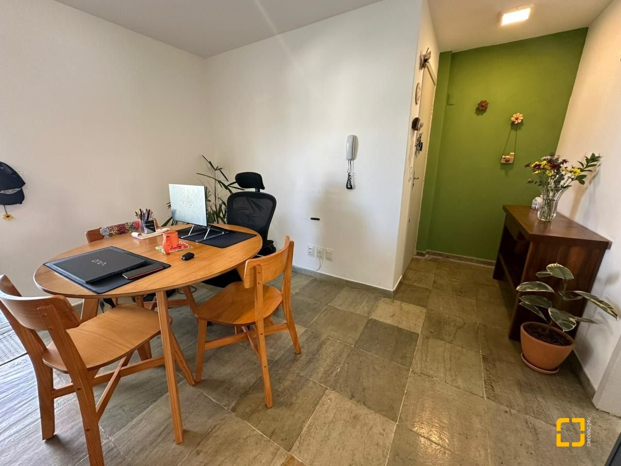 Apartamento com 66m², 1 quarto, 2 garagens, no bairro Carvoeira em Florianópolis