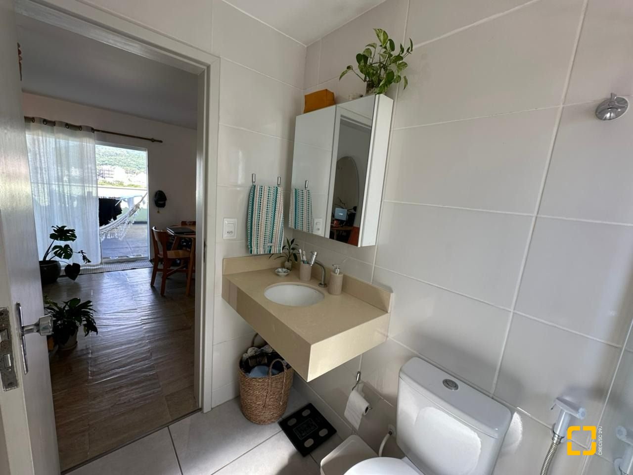 Apartamento com 66m², 1 quarto, 2 garagens, no bairro Carvoeira em Florianópolis