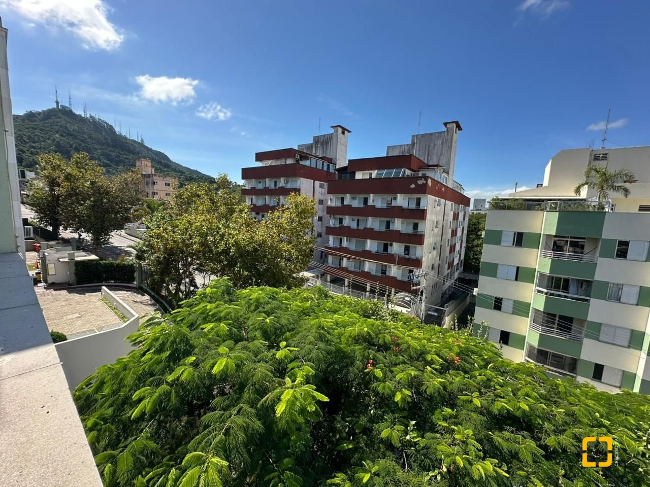 Apartamento com 66m², 1 quarto, 2 garagens, no bairro Carvoeira em Florianópolis