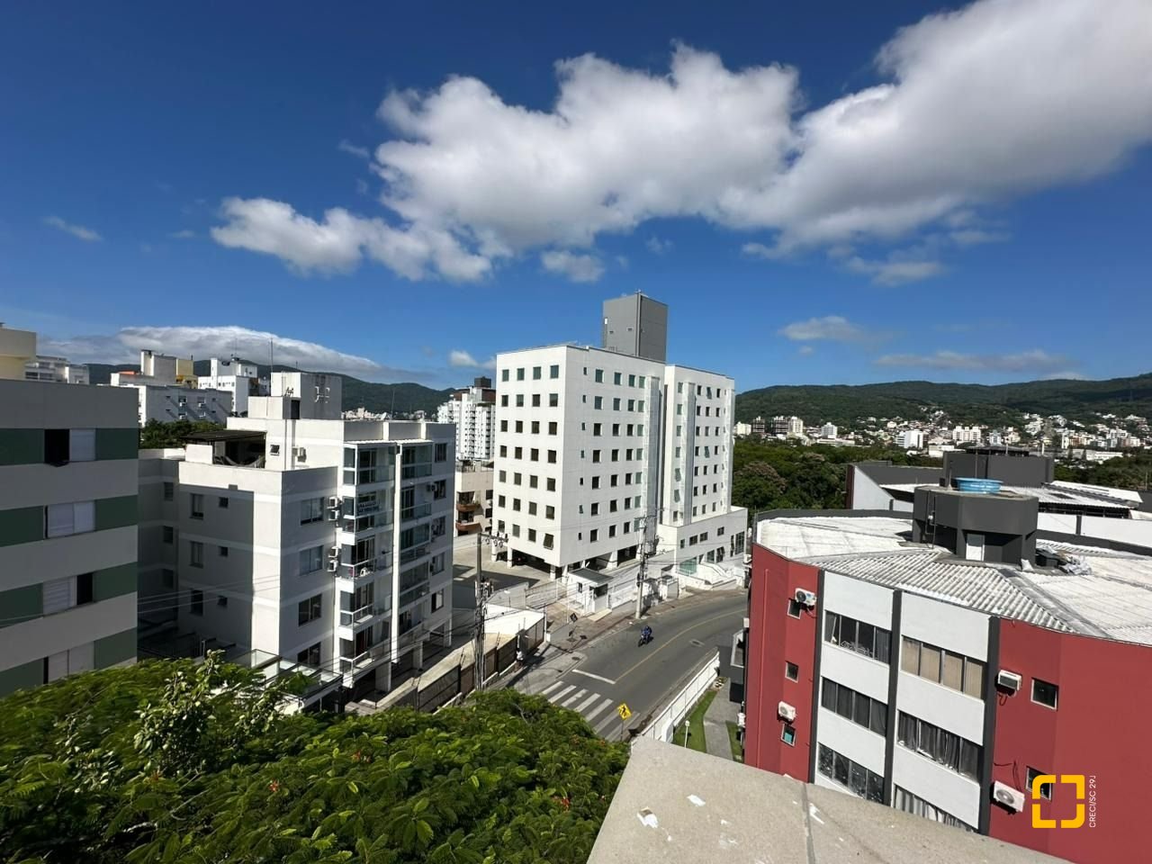 Apartamento com 66m², 1 quarto, 2 garagens, no bairro Carvoeira em Florianópolis