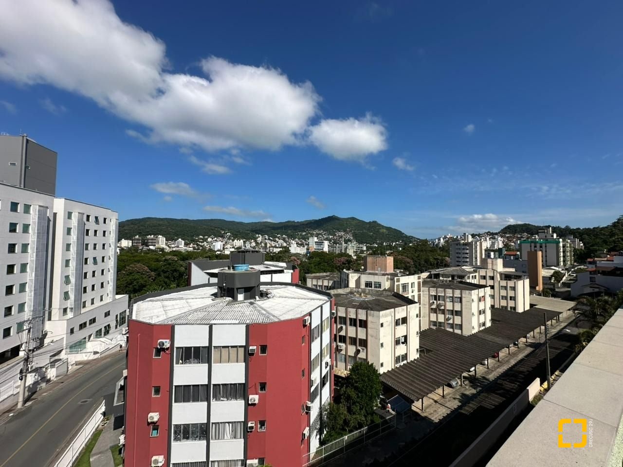 Apartamento com 66m², 1 quarto, 2 garagens, no bairro Carvoeira em Florianópolis