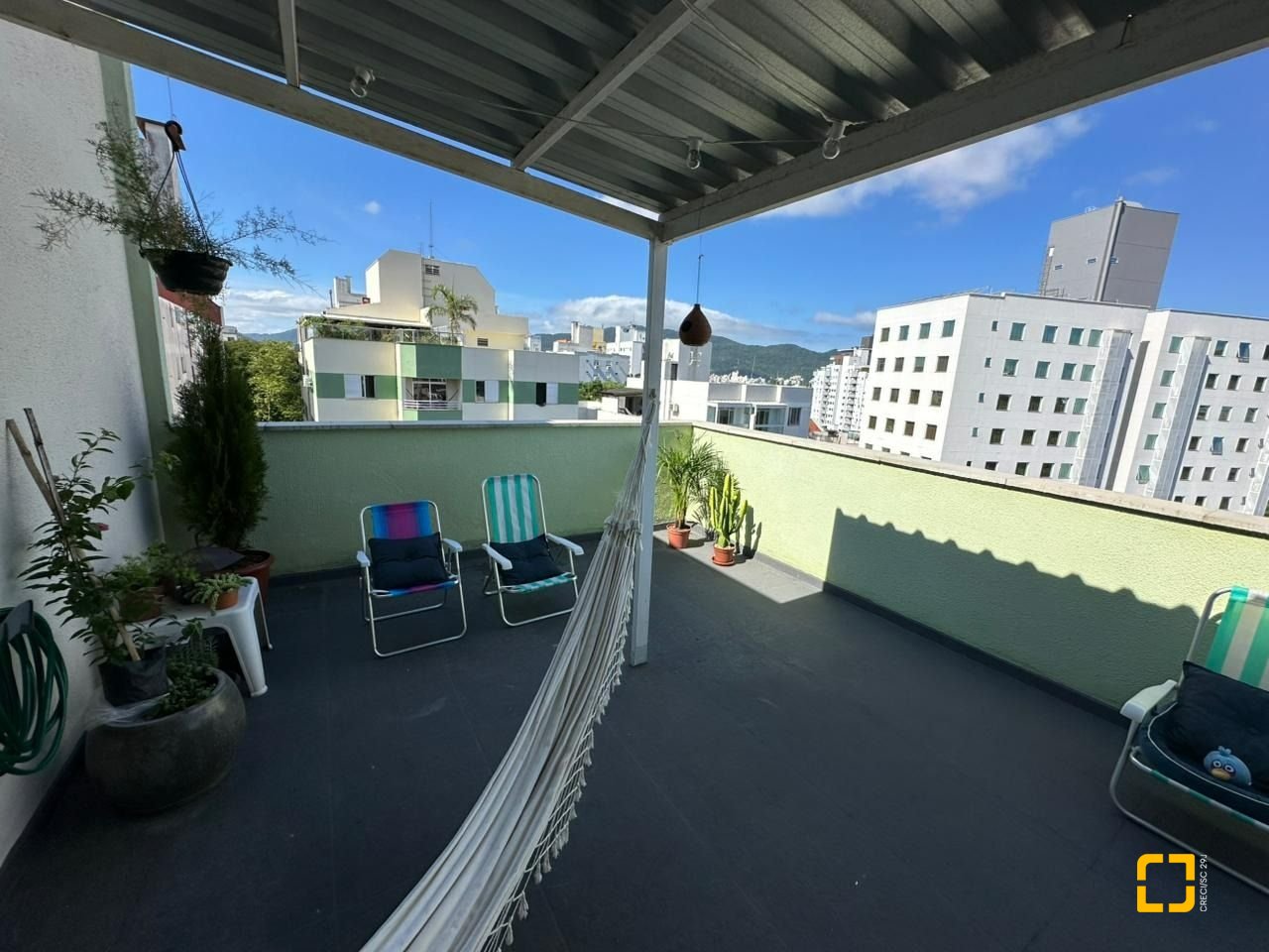 Apartamento com 66m², 1 quarto, 2 garagens, no bairro Carvoeira em Florianópolis