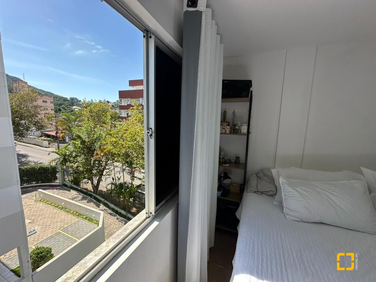 Apartamento com 66m², 1 quarto, 2 garagens, no bairro Carvoeira em Florianópolis