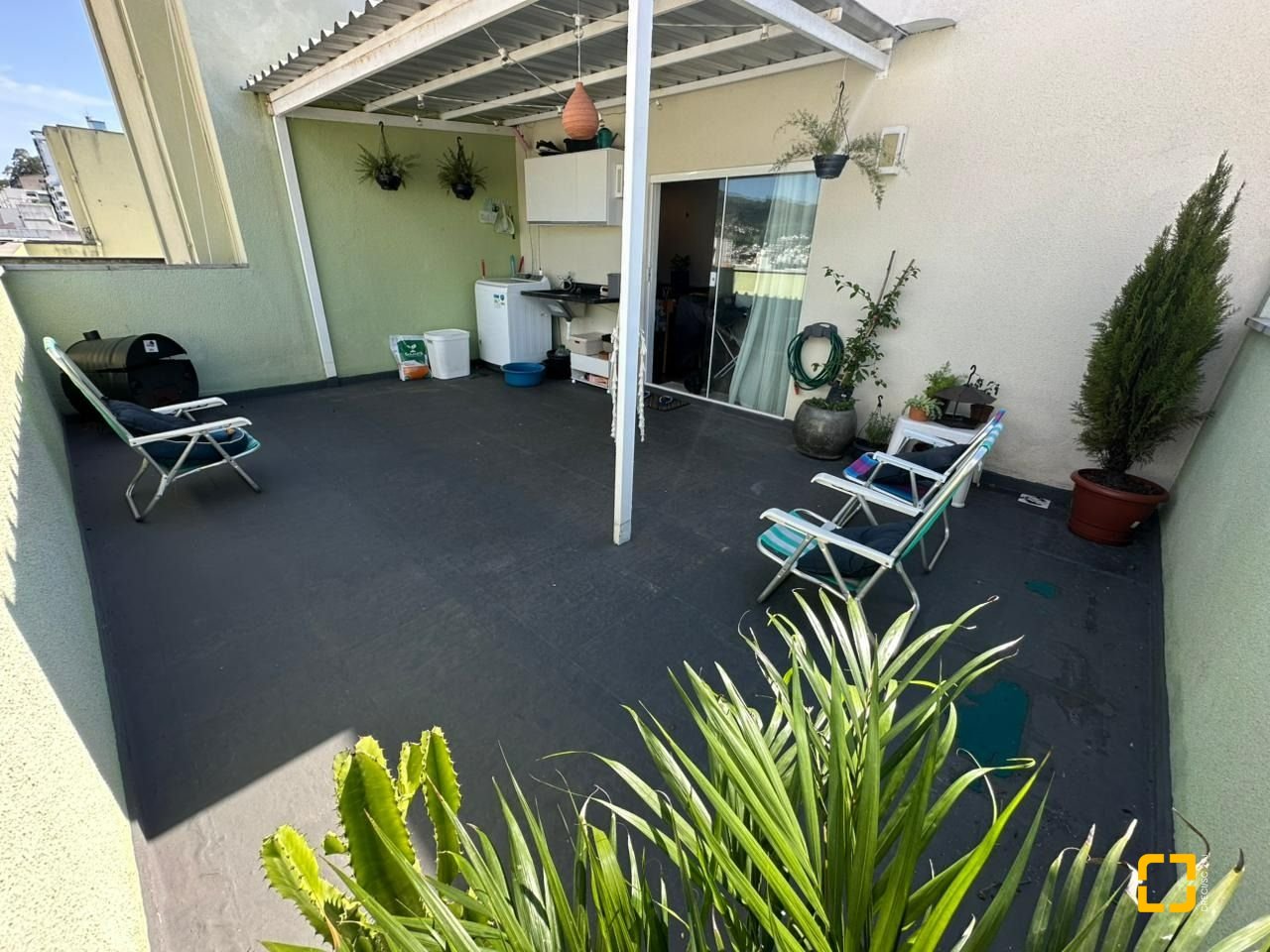 Apartamento com 66m², 1 quarto, 2 garagens, no bairro Carvoeira em Florianópolis