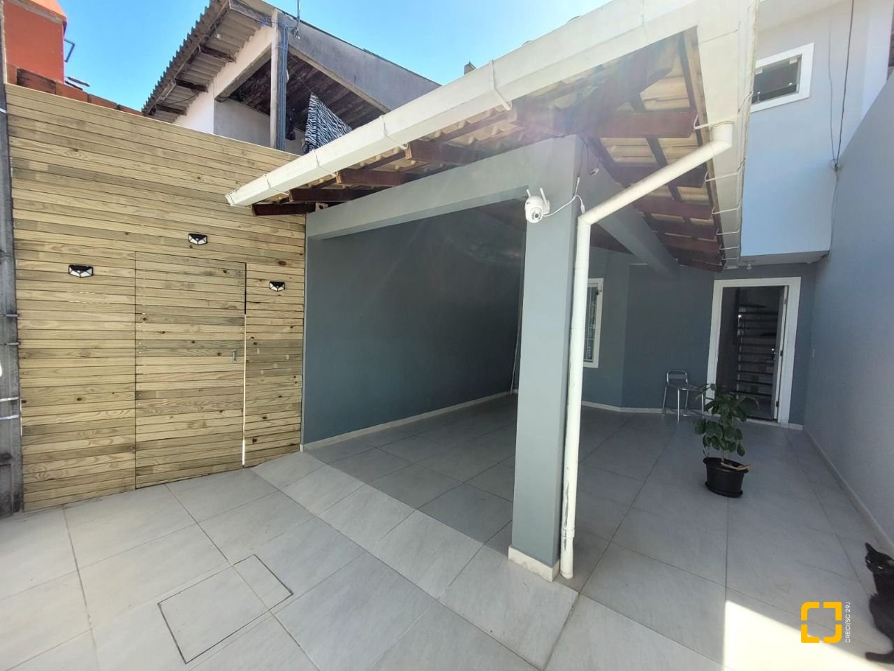Casa com 91m², 4 quartos (sendo 2 suítes), 1 garagem, no bairro Ingleses em Florianópolis