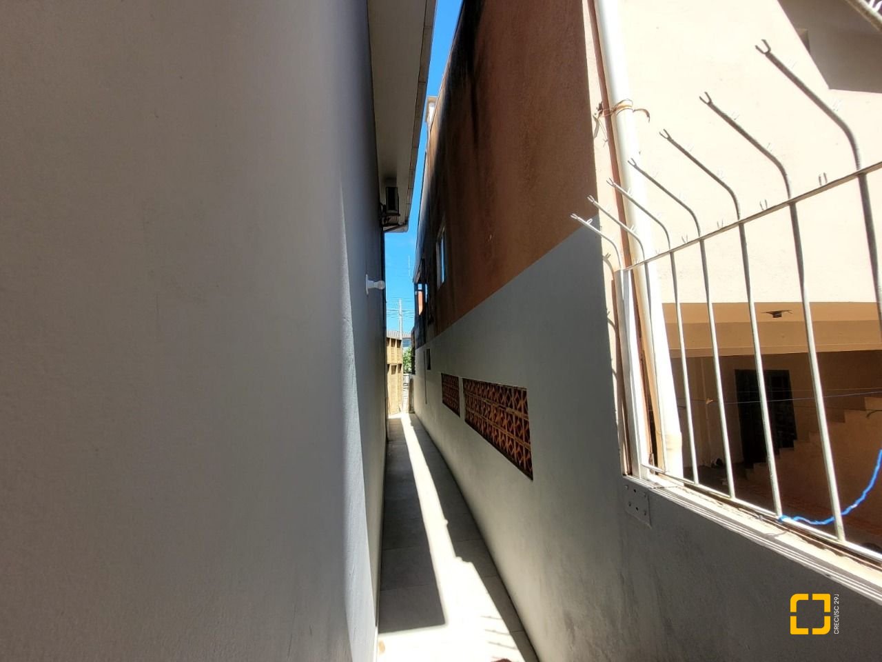 Casa com 91m², 4 quartos (sendo 2 suítes), 1 garagem, no bairro Ingleses em Florianópolis