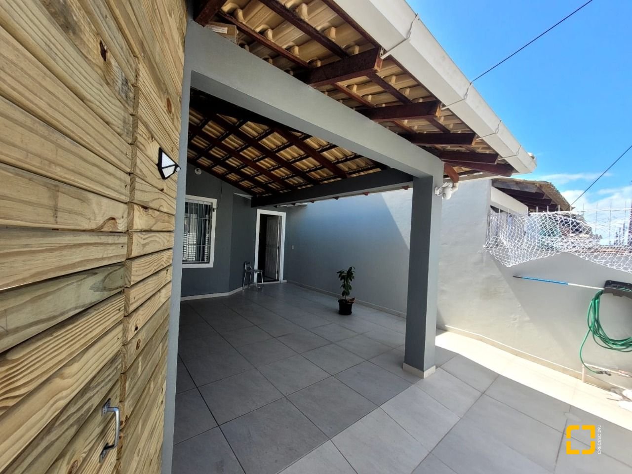 Casa com 91m², 4 quartos (sendo 2 suítes), 1 garagem, no bairro Ingleses em Florianópolis