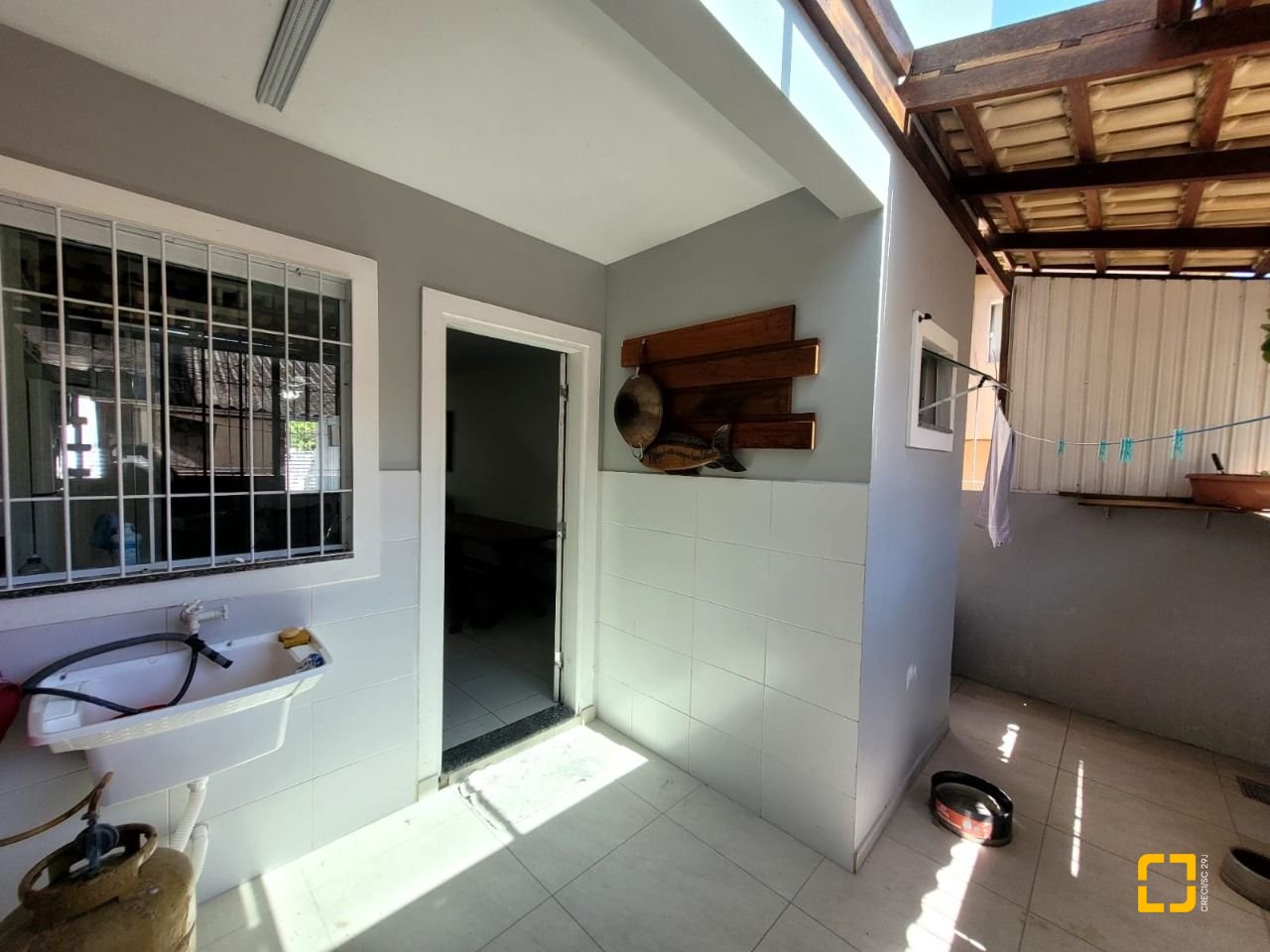 Casa com 91m², 4 quartos (sendo 2 suítes), 1 garagem, no bairro Ingleses em Florianópolis