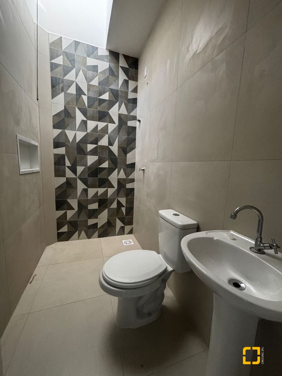 Casa com 103m², 2 quartos (sendo 2 suítes), 1 garagem, no bairro São João do Rio Vermelho em Florianópolis