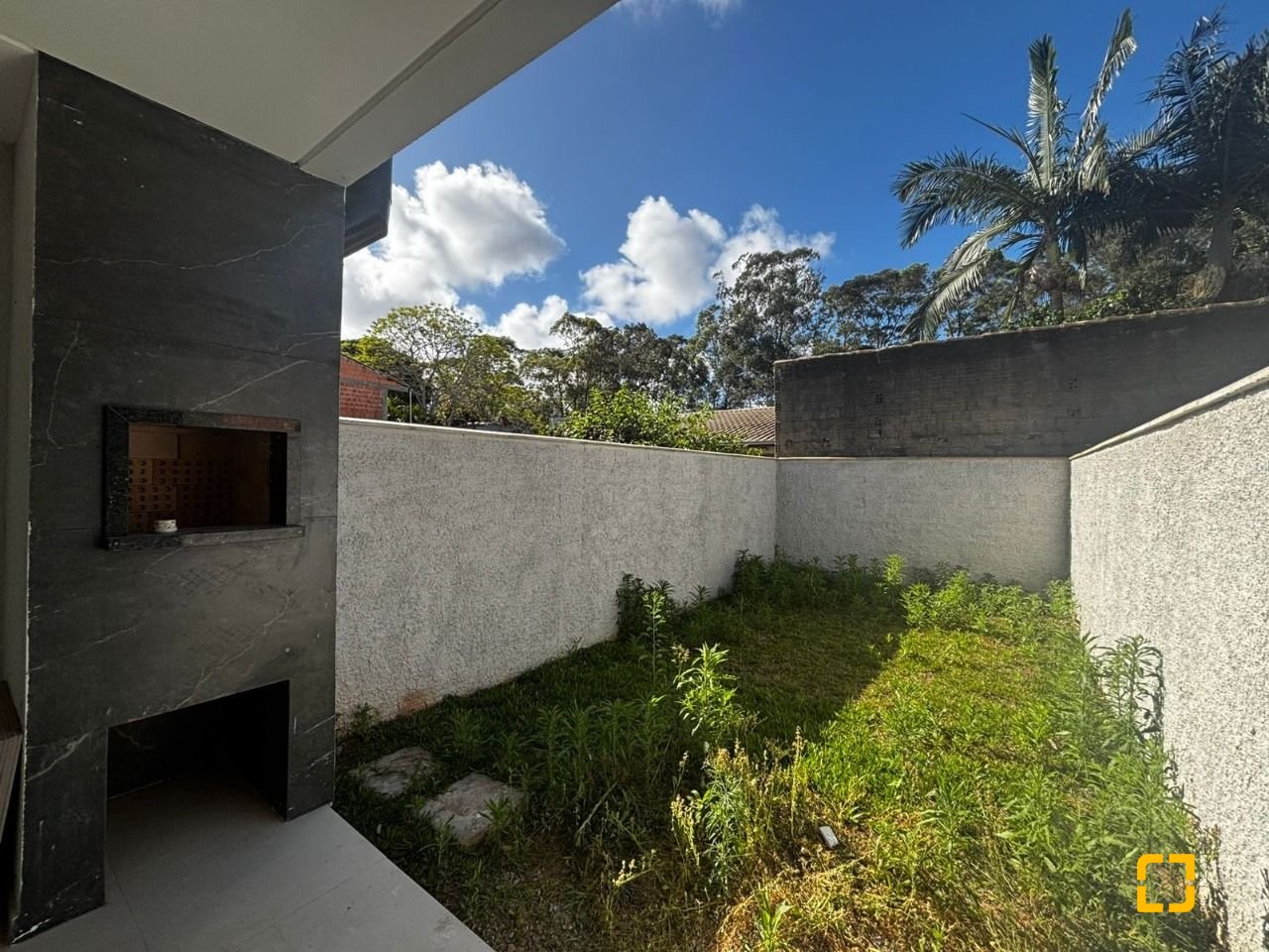 Casa com 103m², 2 quartos (sendo 2 suítes), 1 garagem, no bairro São João do Rio Vermelho em Florianópolis