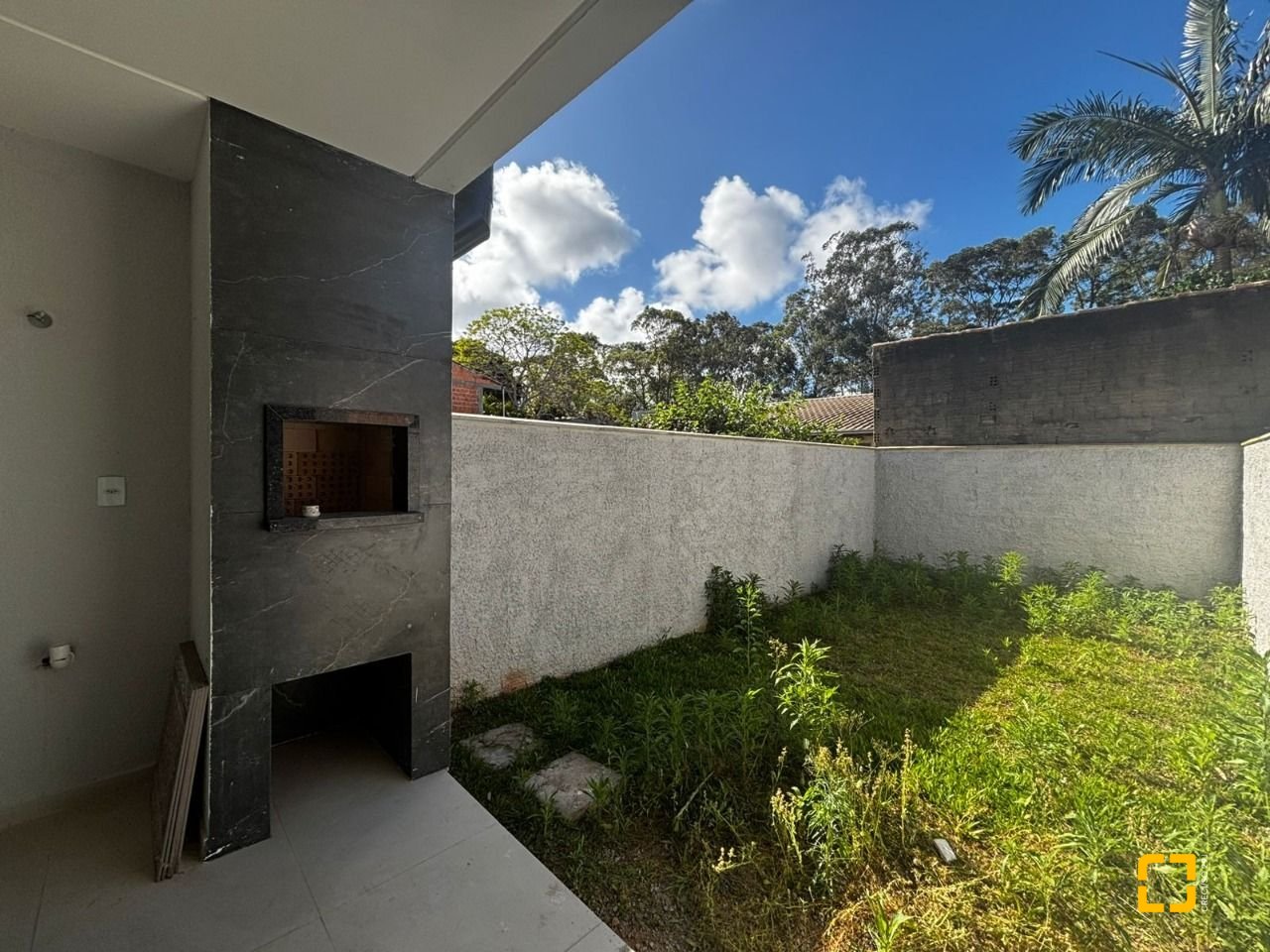 Casa com 103m², 2 quartos (sendo 2 suítes), 1 garagem, no bairro São João do Rio Vermelho em Florianópolis