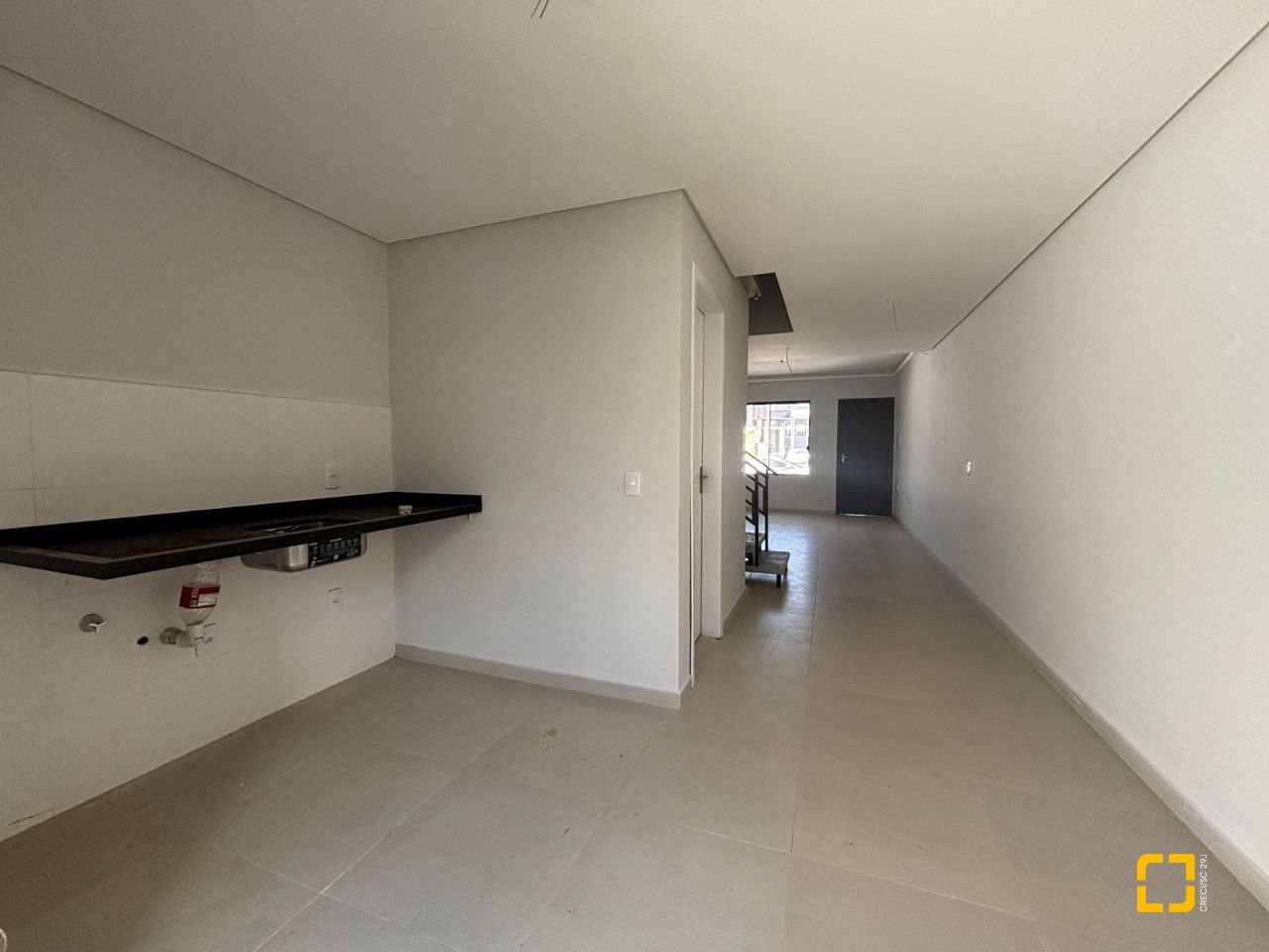 Casa com 103m², 2 quartos (sendo 2 suítes), 1 garagem, no bairro São João do Rio Vermelho em Florianópolis