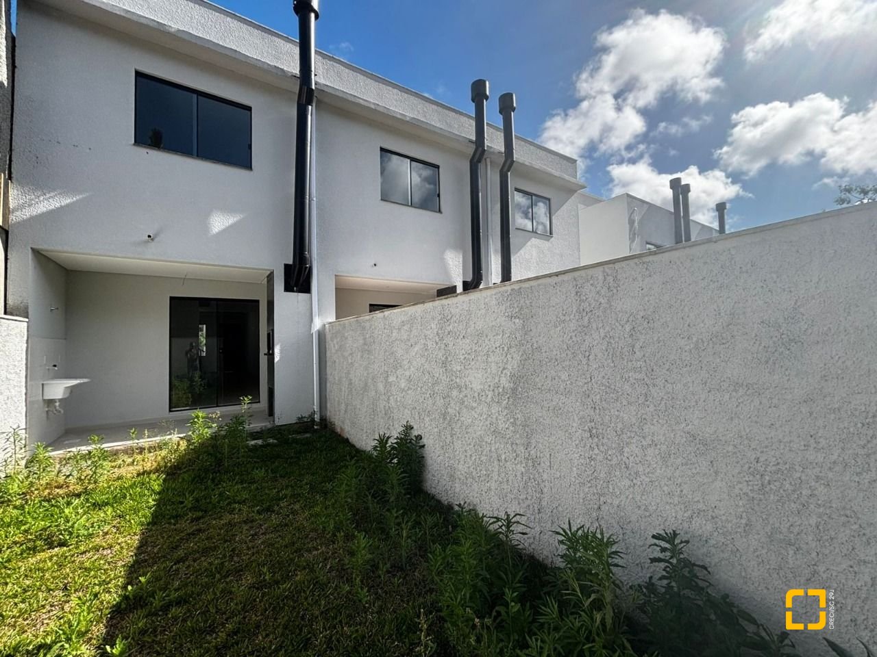 Casa com 103m², 2 quartos (sendo 2 suítes), 1 garagem, no bairro São João do Rio Vermelho em Florianópolis