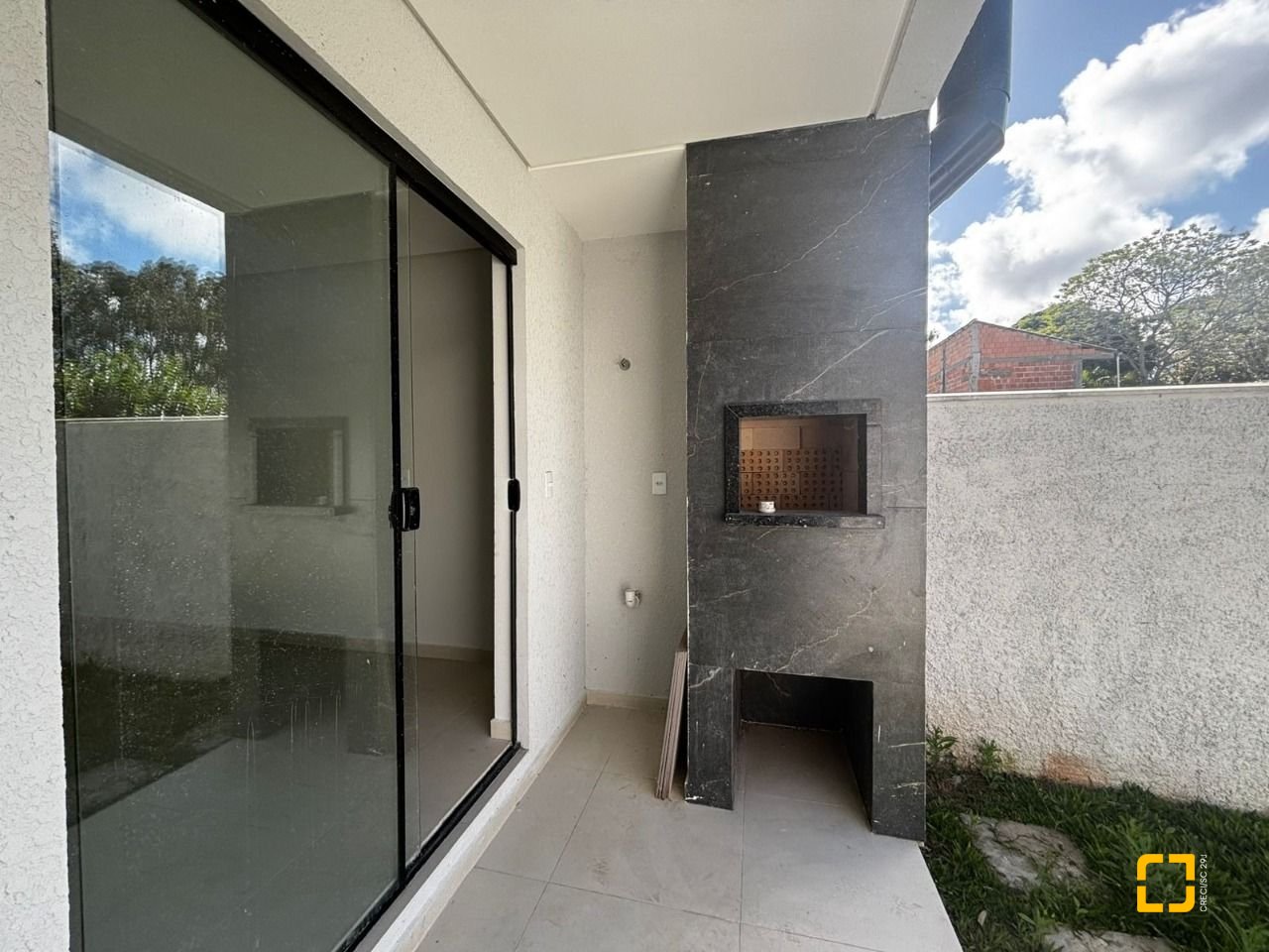 Casa com 103m², 2 quartos (sendo 2 suítes), 1 garagem, no bairro São João do Rio Vermelho em Florianópolis
