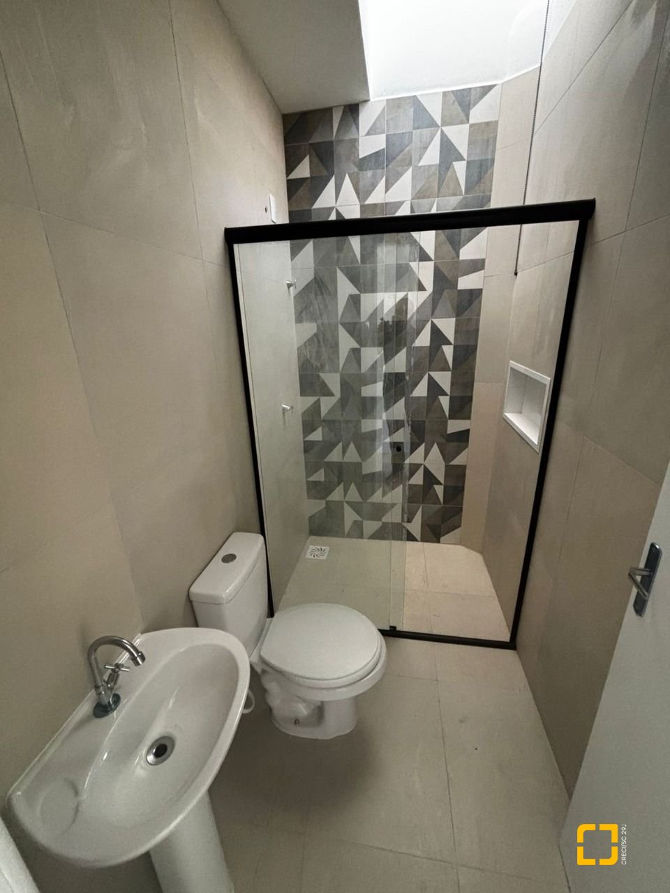 Casa com 103m², 2 quartos (sendo 2 suítes), 1 garagem, no bairro São João do Rio Vermelho em Florianópolis