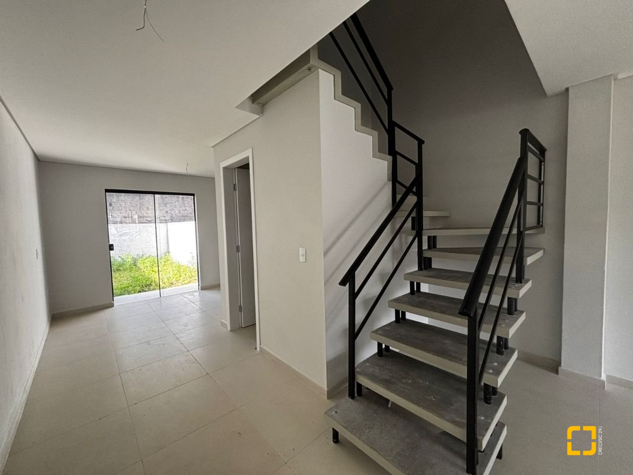 Casa com 103m², 2 quartos (sendo 2 suítes), 1 garagem, no bairro São João do Rio Vermelho em Florianópolis