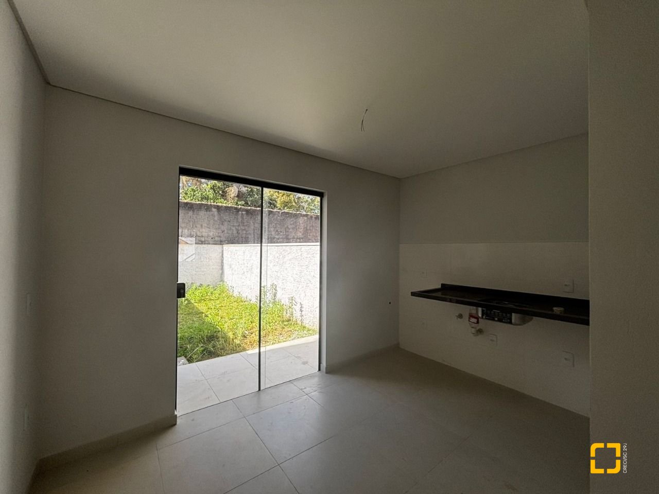 Casa com 103m², 2 quartos (sendo 2 suítes), 1 garagem, no bairro São João do Rio Vermelho em Florianópolis