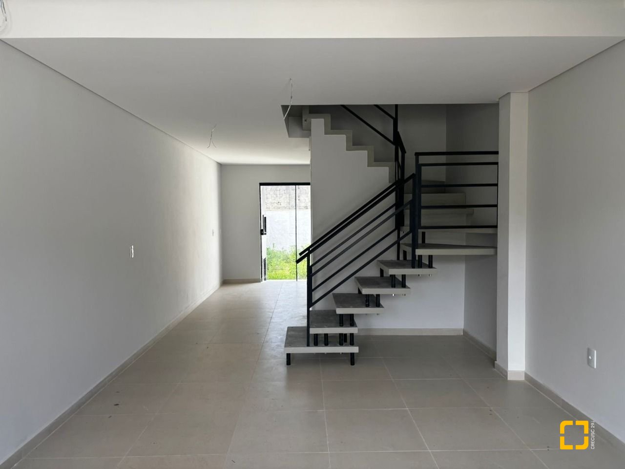 Casa com 103m², 2 quartos (sendo 2 suítes), 1 garagem, no bairro São João do Rio Vermelho em Florianópolis