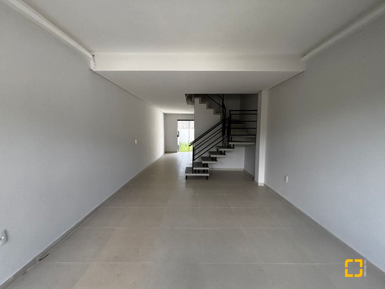 Casa com 103m², 2 quartos (sendo 2 suítes), 1 garagem, no bairro São João do Rio Vermelho em Florianópolis