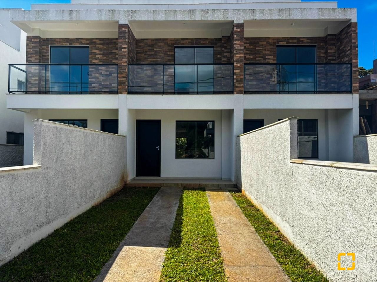 Casa com 103m², 2 quartos (sendo 2 suítes), 1 garagem, no bairro São João do Rio Vermelho em Florianópolis