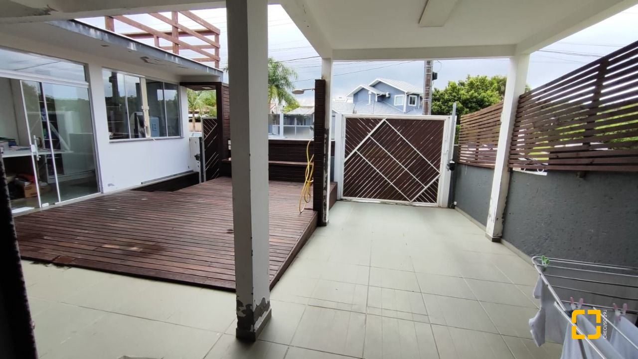 Casa com 105m², 4 quartos (sendo 1 suíte), 1 garagem, no bairro Campeche em Florianopolis
