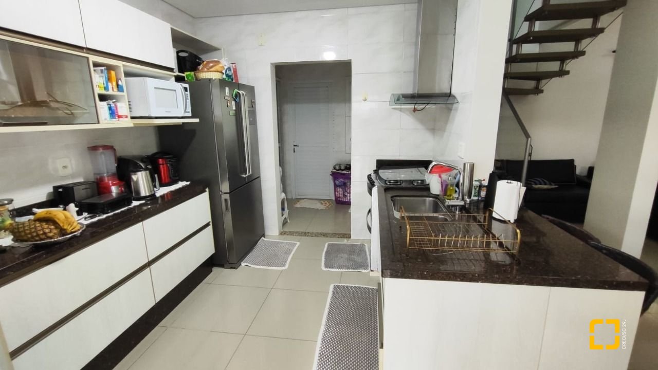 Casa com 105m², 4 quartos (sendo 1 suíte), 1 garagem, no bairro Campeche em Florianopolis