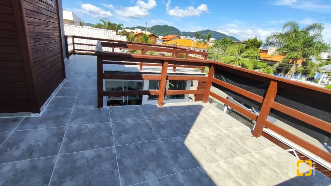 Casa com 105m², 4 quartos (sendo 1 suíte), 1 garagem, no bairro Campeche em Florianopolis