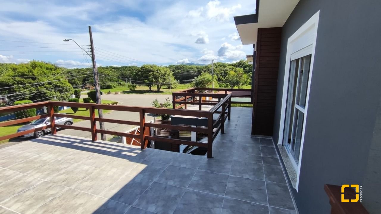 Casa com 105m², 4 quartos (sendo 1 suíte), 1 garagem, no bairro Campeche em Florianopolis