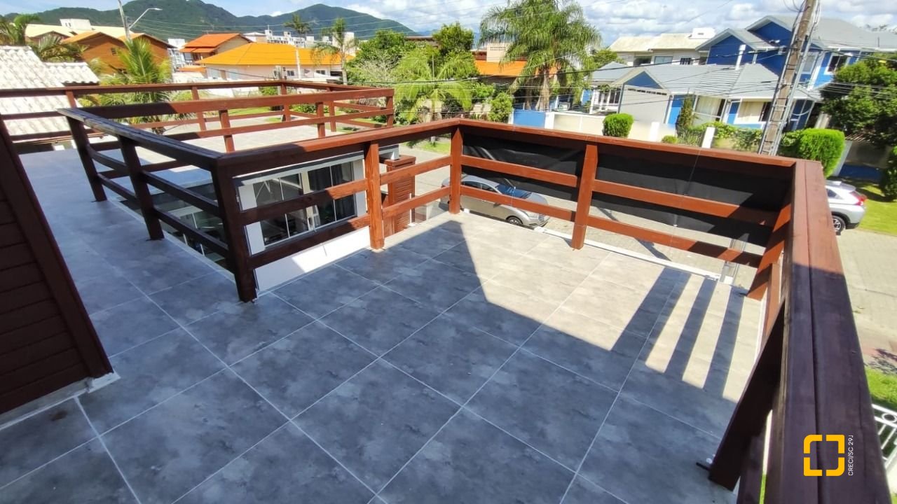 Casa com 105m², 4 quartos (sendo 1 suíte), 1 garagem, no bairro Campeche em Florianopolis