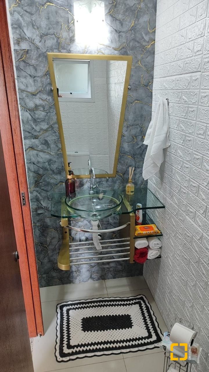 Casa com 105m², 4 quartos (sendo 1 suíte), 1 garagem, no bairro Campeche em Florianopolis
