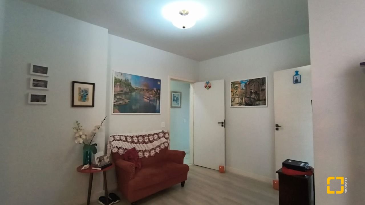 Apartamento com 133m², 4 quartos (sendo 1 suíte), 1 garagem, no bairro Balneário em Florianópolis