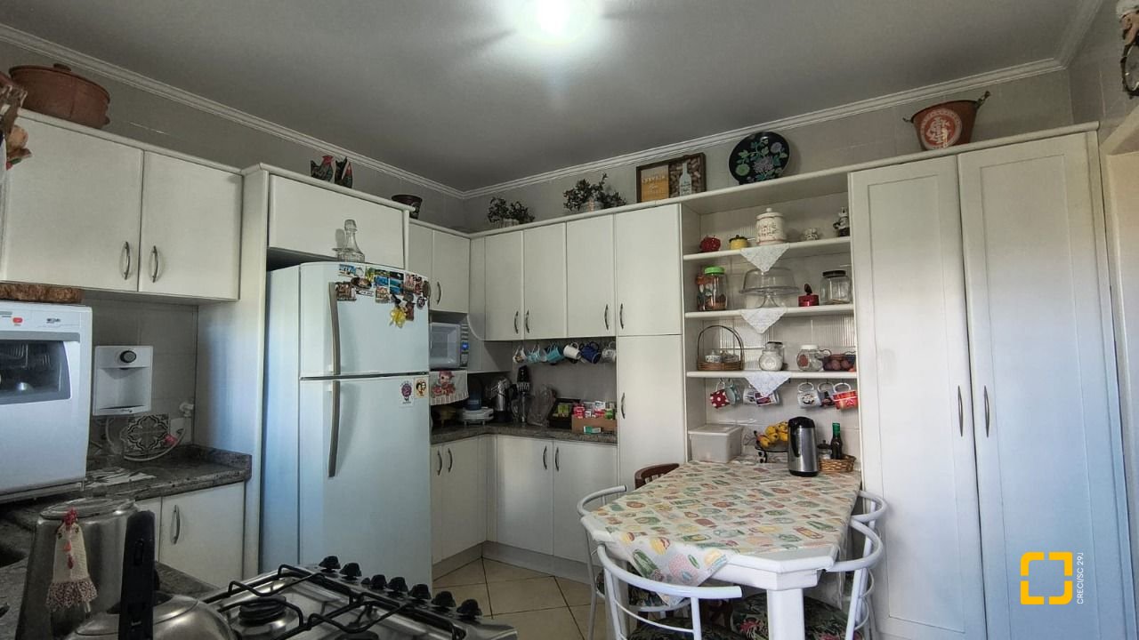Apartamento com 133m², 4 quartos (sendo 1 suíte), 1 garagem, no bairro Balneário em Florianópolis