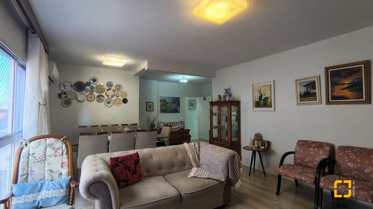 Apartamento com 133m², 4 quartos (sendo 1 suíte), 1 garagem, no bairro Balneário em Florianópolis