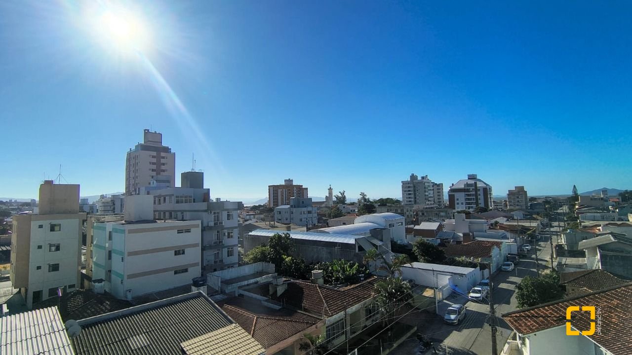 Apartamento com 133m², 4 quartos (sendo 1 suíte), 1 garagem, no bairro Balneário em Florianópolis
