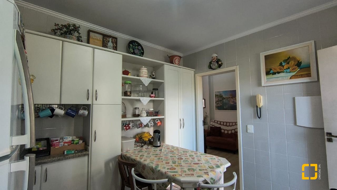 Apartamento com 133m², 4 quartos (sendo 1 suíte), 1 garagem, no bairro Balneário em Florianópolis
