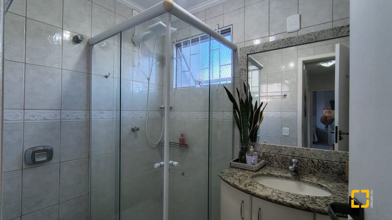 Apartamento com 133m², 4 quartos (sendo 1 suíte), 1 garagem, no bairro Balneário em Florianópolis